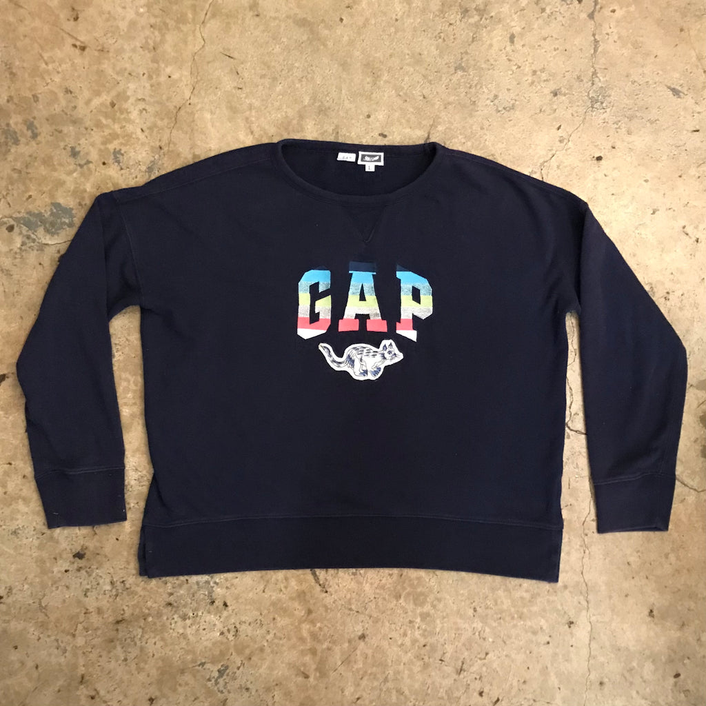 CROP GAP CREWNECK W/TIGER APPLIQUÉ & ORANGE MUCHO PATCH